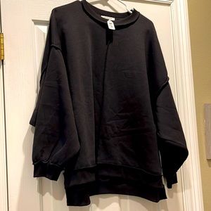 Sweatshirt, black. NWT.